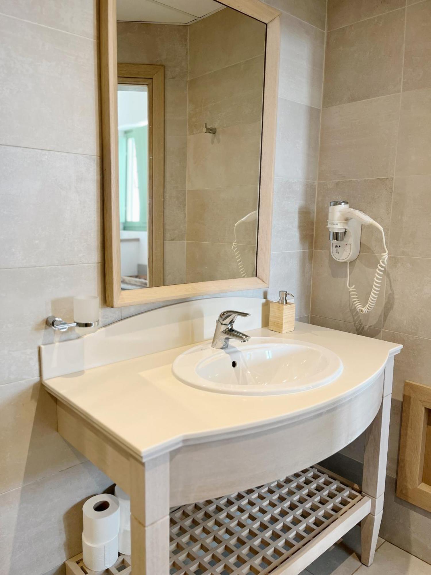 Alona Luxury Apartment